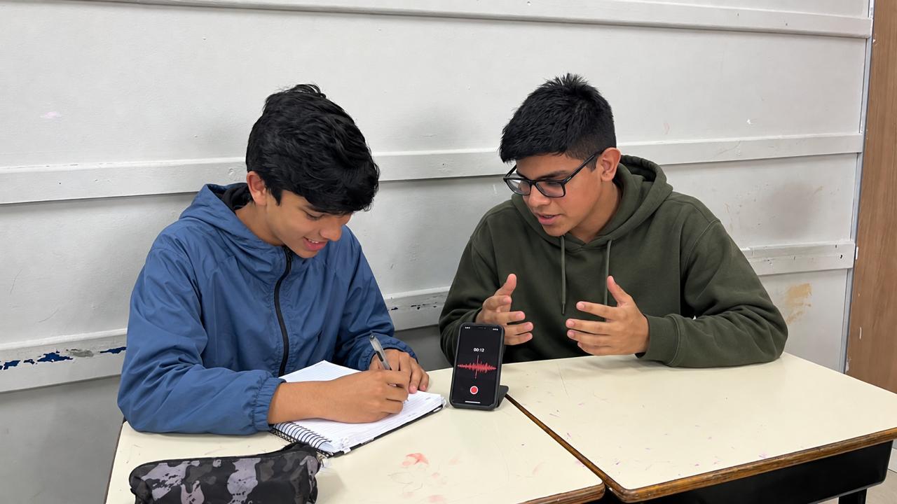 Produção dos episódios envolveu roteiro, pesquisa, gravação e edição pelos próprios estudantes.