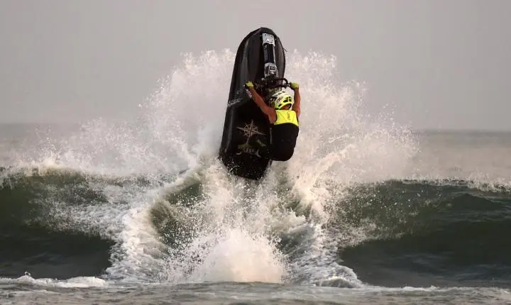 4ª etapa do Campeonato Sul-Americano de Jet Waves leva adrenalina e grandes nomes para a Praia do Santinho, em Florianópolis