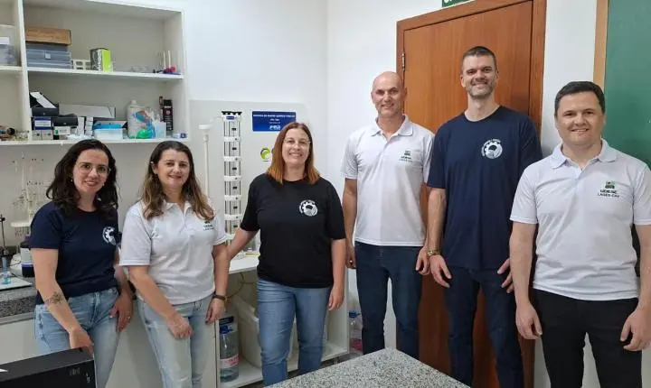 Biocarvão feito com resíduos industriais remove chumbo da água, aponta pesquisa da Udesc