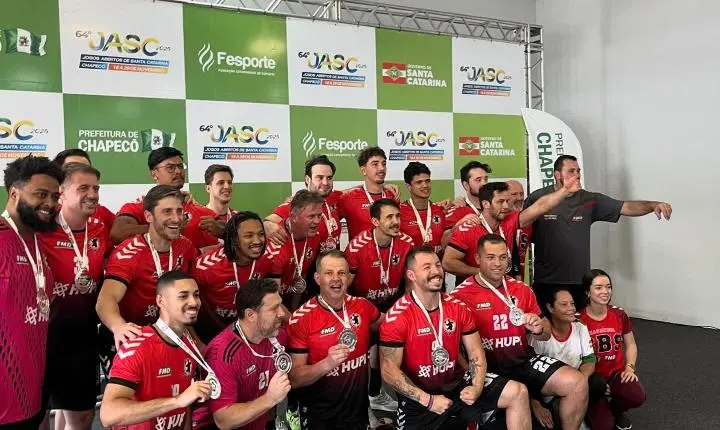 BORA LEVANTAR COMEMORAR TÍTULO NOS JOGOS ABERTOS DE SANTA CATARINA