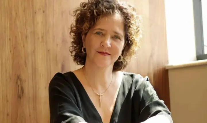 Carla Madeira, a autora mineira que subirá ao palco do Festival Literário de Santa Catarina em maio.