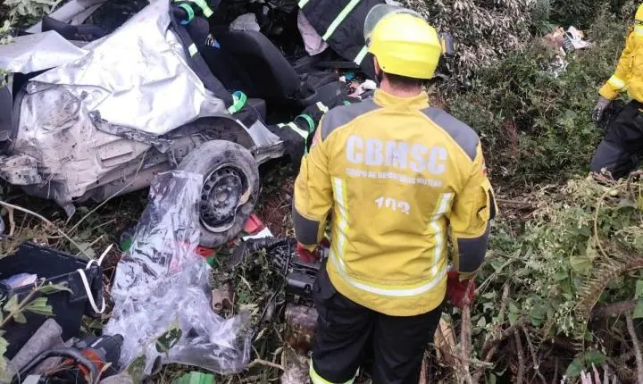 CBMSC ATENDE SAÍDA DE PISTA NA BR-282 EM RANCHO QUEIMADO (SC)