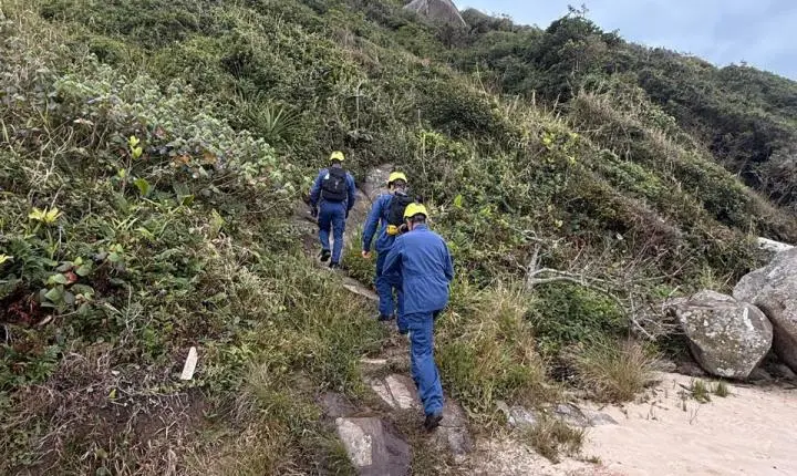 CBMSC realiza buscas por homem desaparecido na Praia Brava no Norte de Florianópolis 