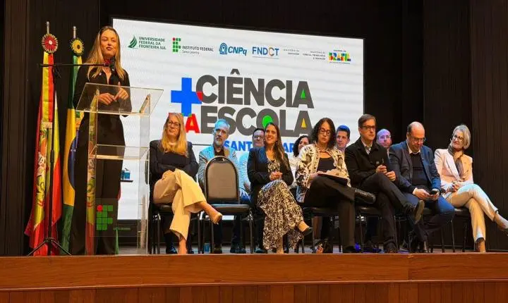 Com articulação de Giovana, Ministra faz entrega na UFSC e apresenta programa em Criciúma (SC)