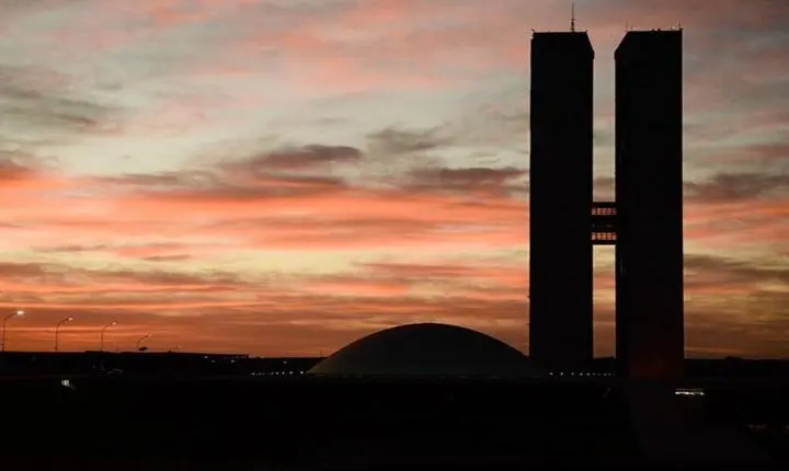 Conheça os 54 senadores eleitos neste domingo