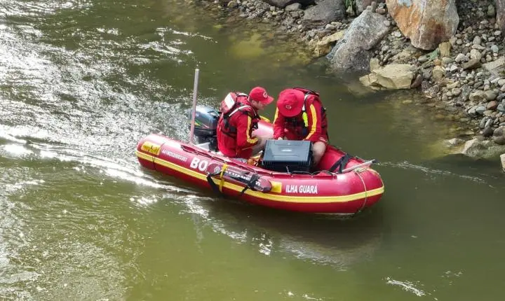Corpo do menino de seis anos foi localizado pelo bombeiro em Santo Amaro da Imperatriz (SC)