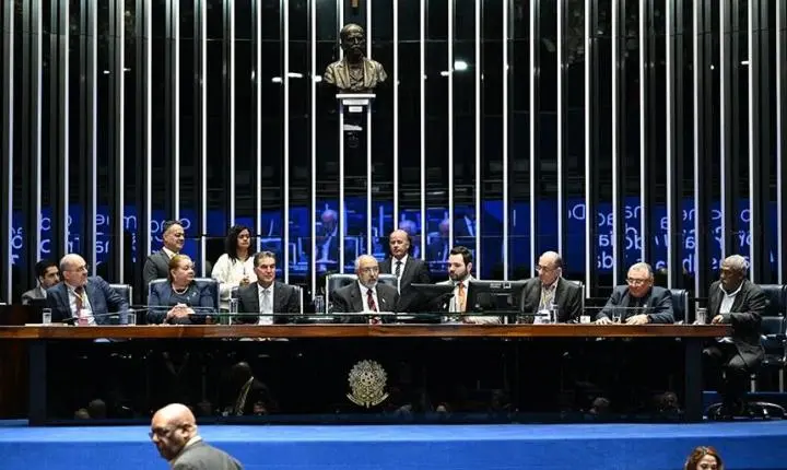 Debatedores defendem redução da jornada de trabalho em sessão no Plenário