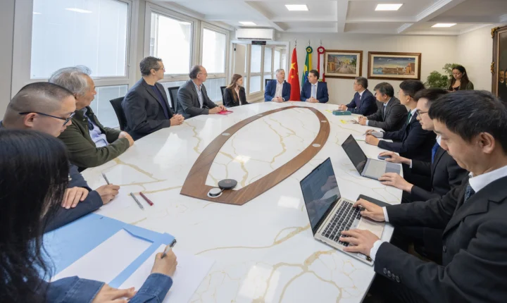 Delegação chinesa debate ampliação da cooperação com SC e possível instalação de unidade do Instituto Confúcio