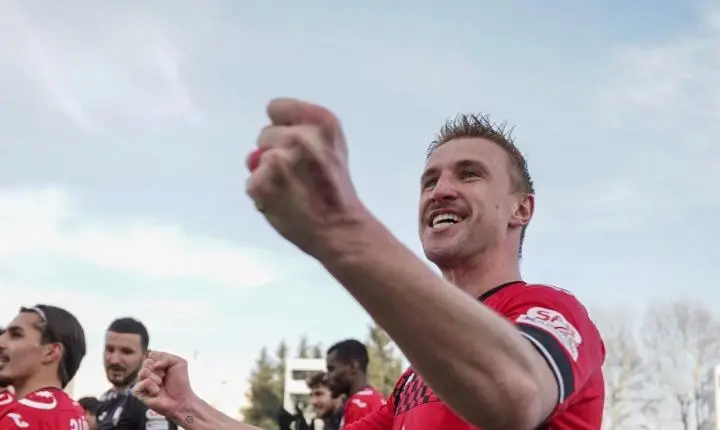 Eduardo Kunde vibra com goleada do Qabala e equipe mira reação no Campeonato do Azerbaijão