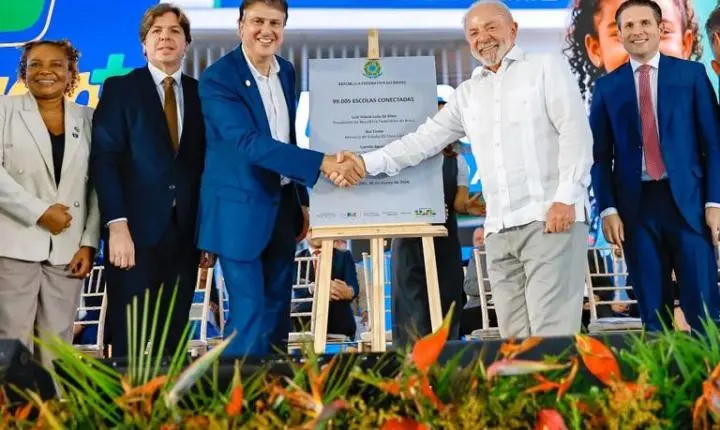 “Educação é essencial”, diz Lula ao entregar 107 obras e celebrar marca de 99 mil escolas conectadas
