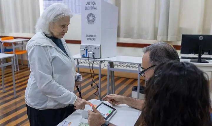 Eleições 2026: Mais de 5,7 milhões de pessoas poderão votar em SC no domingo (25)
