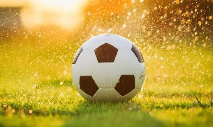Especialista em direito desportivo lança livro sobre gestão financeira para atletas de futebol durante Simpósio de Agentes da FIFA em Miami 