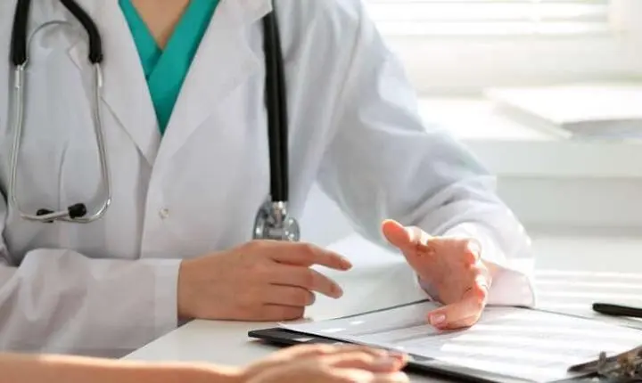 Exame simples que salva vidas: sangue oculto nas fezes auxilia na prevenção do câncer colorretal 