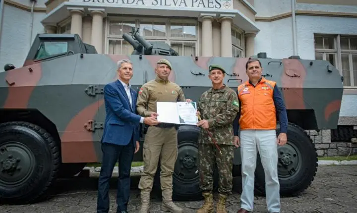 Exército Brasileiro entrega primeiro blindado à Polícia Militar de Santa Catarina em ato histórico
