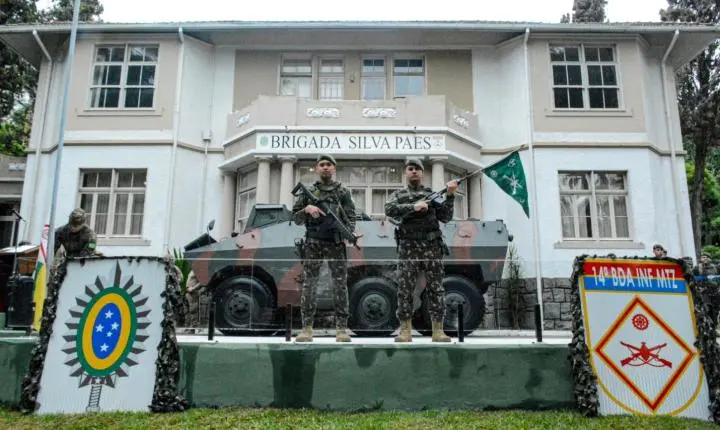 Exército Brasileiro entrega primeiro blindado à Polícia Militar de Santa Catarina em ato histórico
