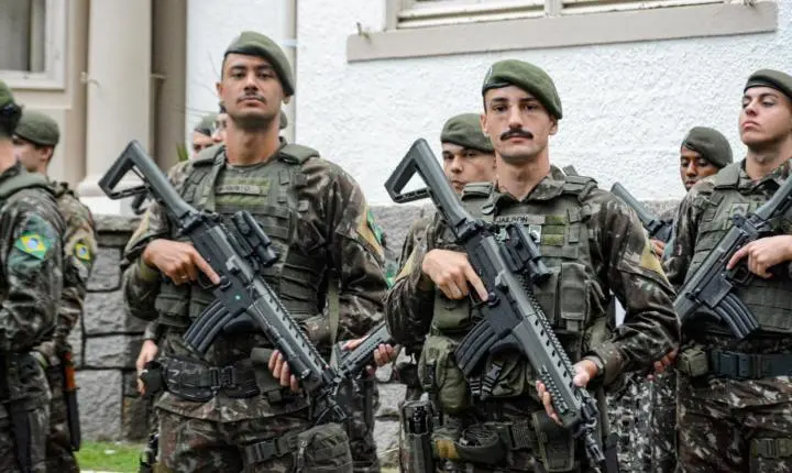 Exército Brasileiro entrega primeiro blindado à Polícia Militar de Santa Catarina em ato histórico