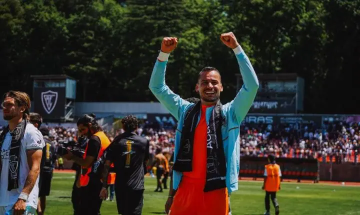 Goleiro catarinense Bruno Brigido conquista segundo acesso na Europa e consolida legado de excelência em Portugal