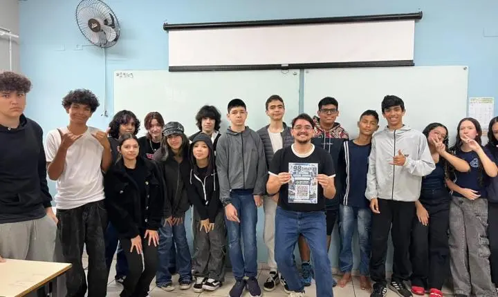 História em áudio: estudantes da Capital criam podcast sobre a Segunda Guerra Mundial