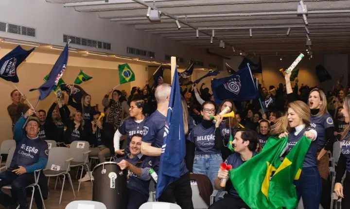  Imobiliária pinta Floripa com mais de mil placas verdes e amarelas em campanha inspirada na Copa do Mundo