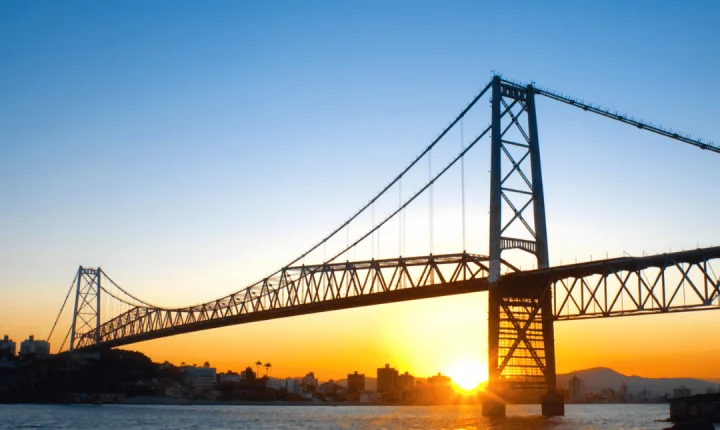 Inteligência Artificial no ensino de graduação: uma questão pedagógica, ética e curricular 