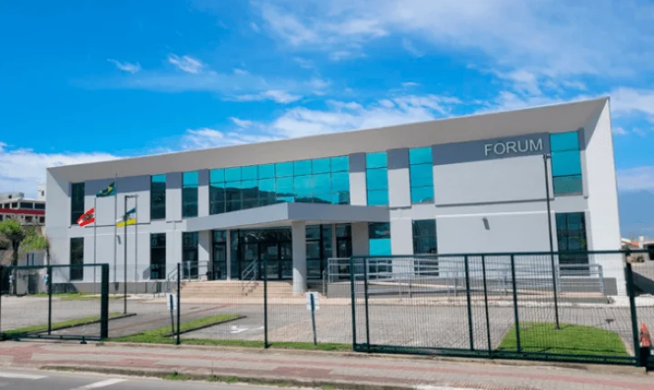  Justiça condena envolvidos em esquema de compra de votos e fraude em licitação em Laguna