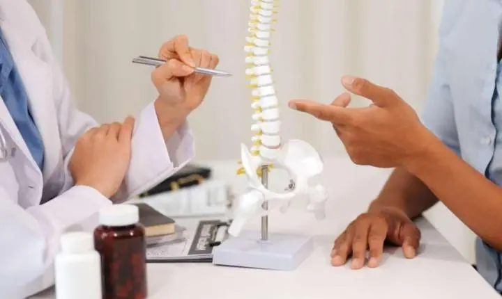 Osteoporose: Como os hormônios influenciam a saúde dos ossos. Homens e mulheres enfrentam riscos diferentes