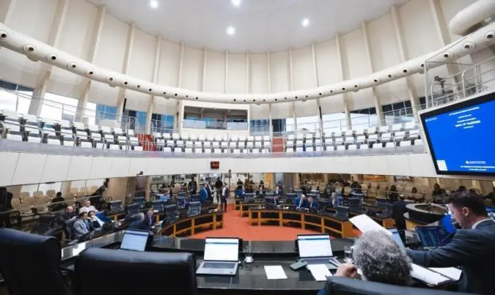 Parlamentares discutem falhas no protocolo de acolhimento às gestantes e avanços em infraestrutura