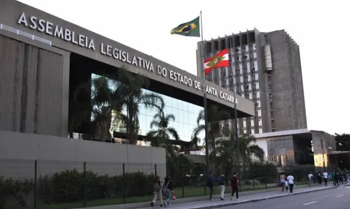 Plenário da Alesc aprova licença do governador do Estado