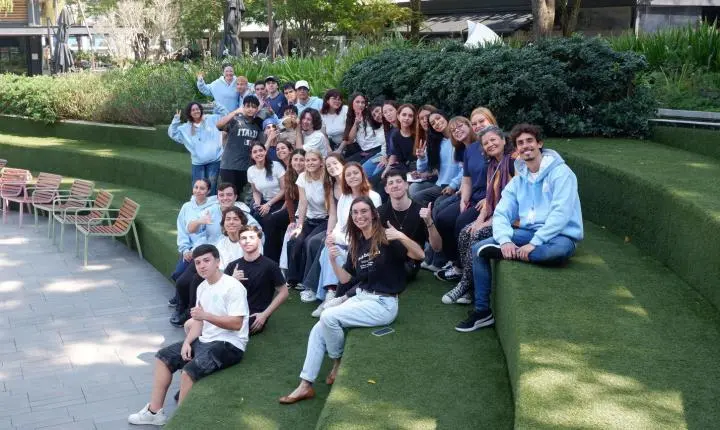   Humaniza, IA!  Projeto do IEE leva estudantes a refletir sobre história, tecnologia e ética na ACATE