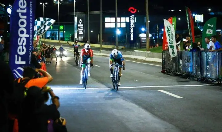 PROVA DE CICLISMO DE ESTRADA NOTURNA CONSAGRA CAMPEÕES DOS JOGOS ABERTOS DE SANTA CATARINA