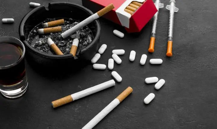 Relatos de artistas reacendem debate sobre álcool, dependência e saúde mental