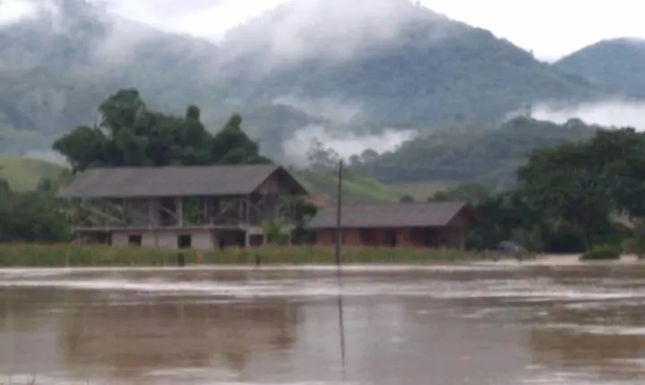 RESGATE EM ÁREA ALAGADA MOBILIZA  BOMBEIROS EM ANTÔNIO CARLOS.